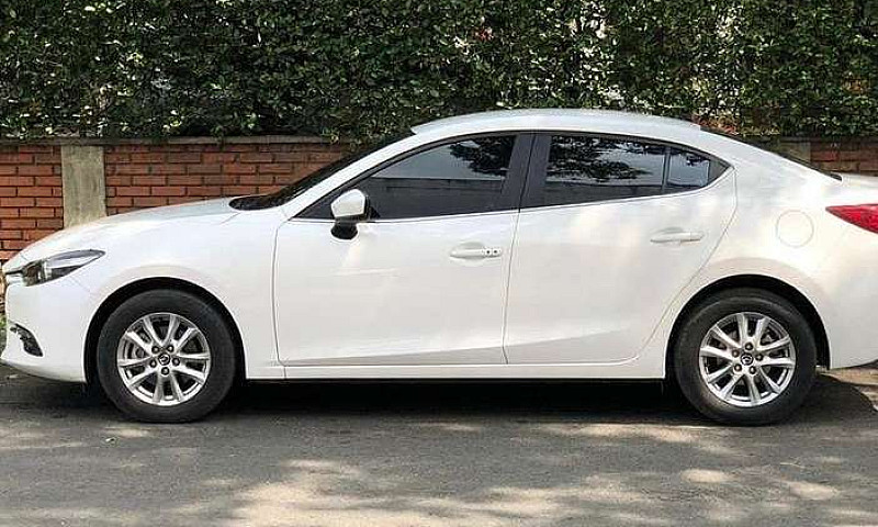 Mazda 3 Touring 2017...