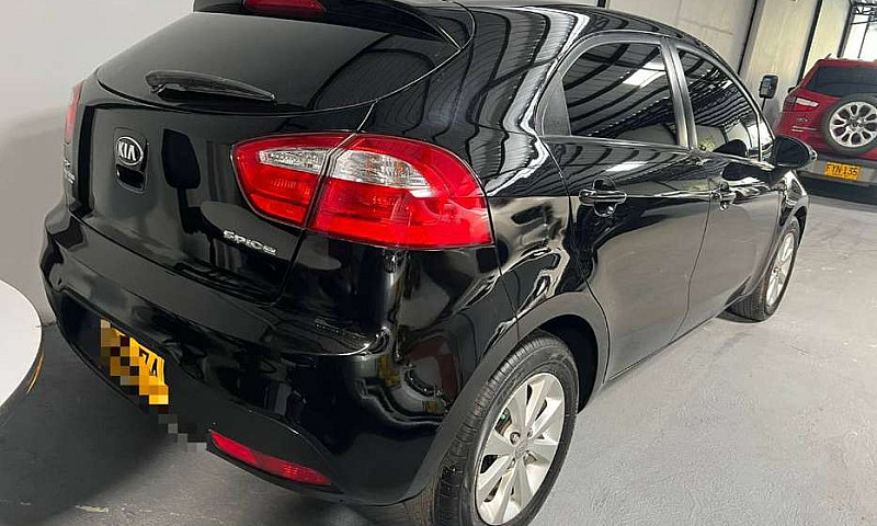 Kia Rio Hb 2015...