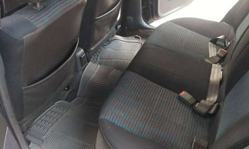 Vendo Carro Mazda...