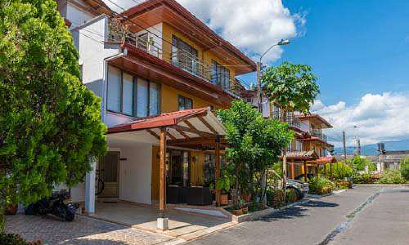 Casa En Conjunto Cer...