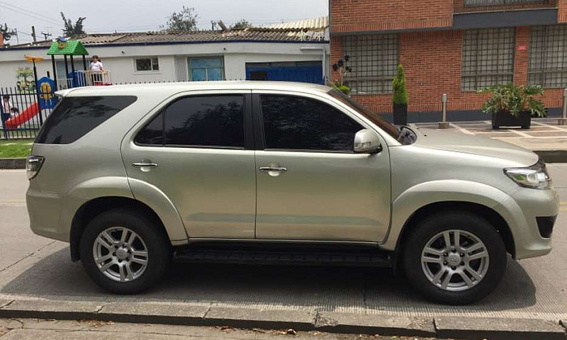 Toyota Fortuner 2012...