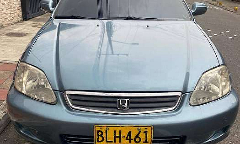 Se Vende Carro Honda...