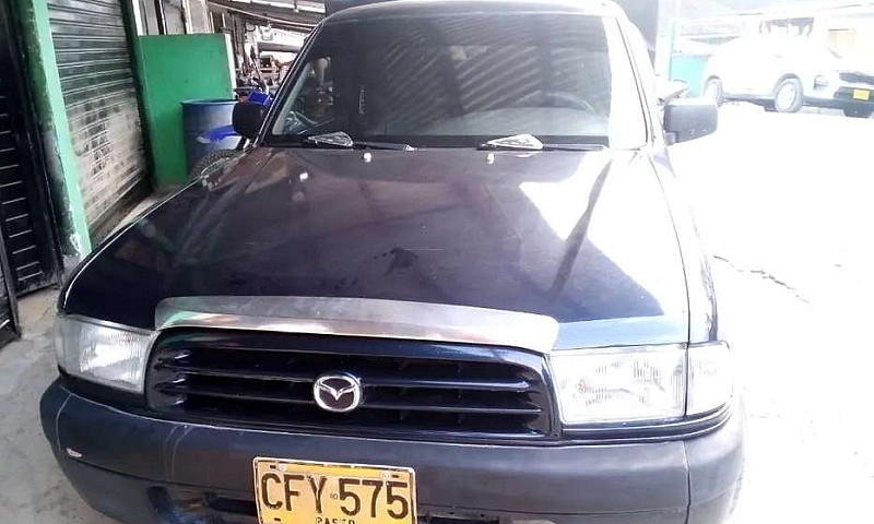 Camioneta Mazda B220...