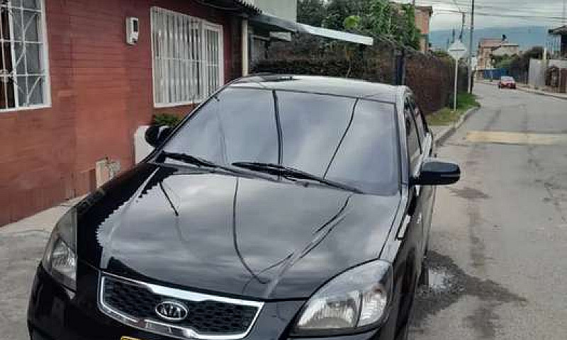 Vendo Hermoso Sedan...