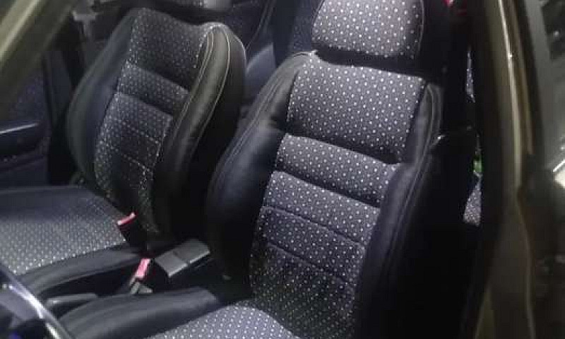 Vendo Mazda 323 Exel...