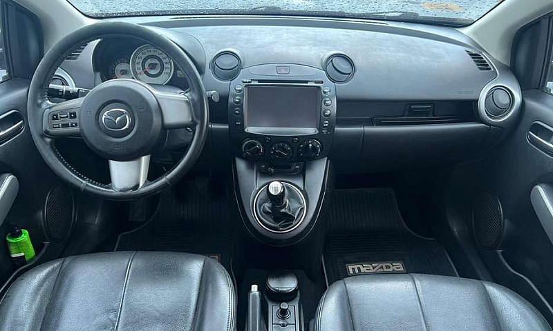 Mazda 2 2010...