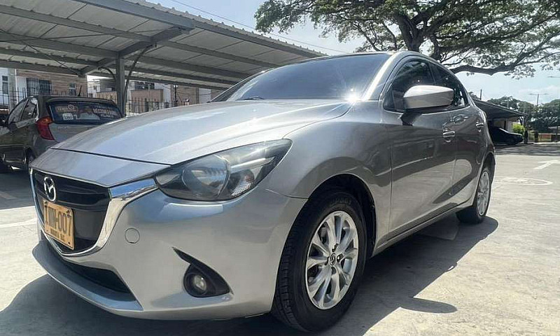 Mazda 2  Touring 1.5...