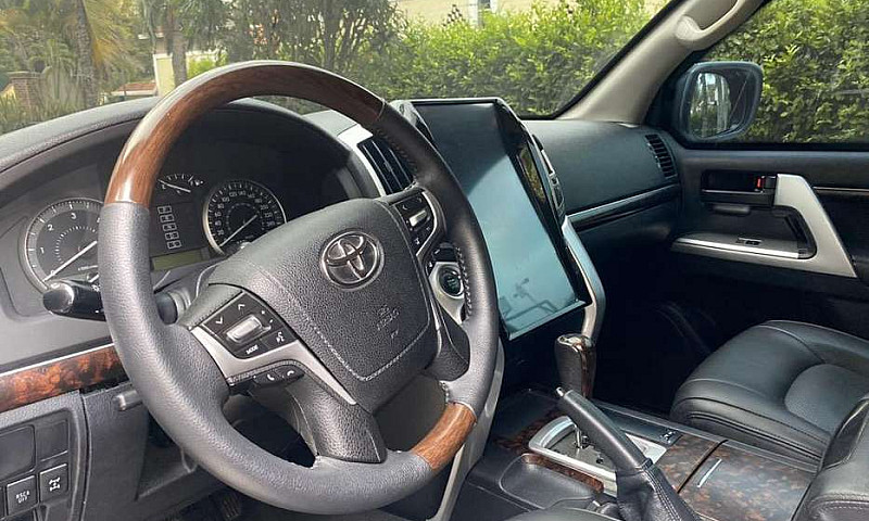Toyota Land Cruiser ...