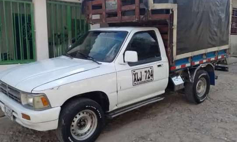 Vendo Camioneta Toyo...