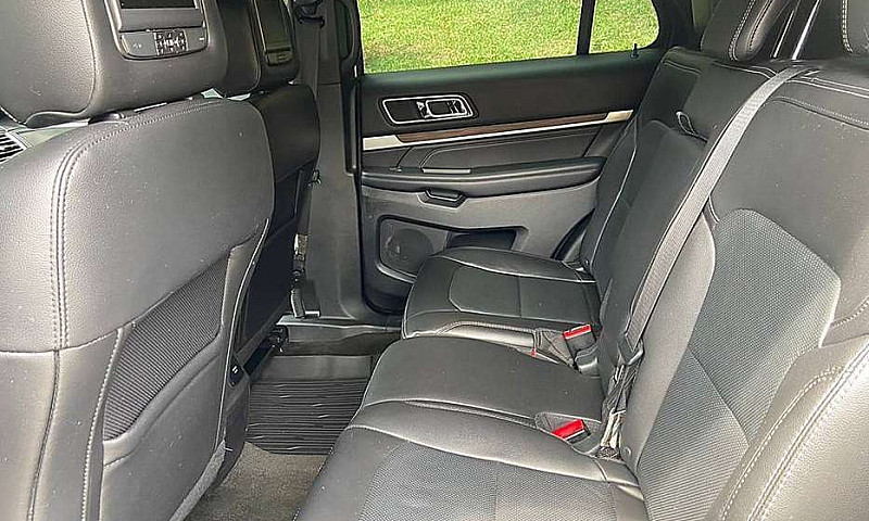 Ford Explorer Limite...