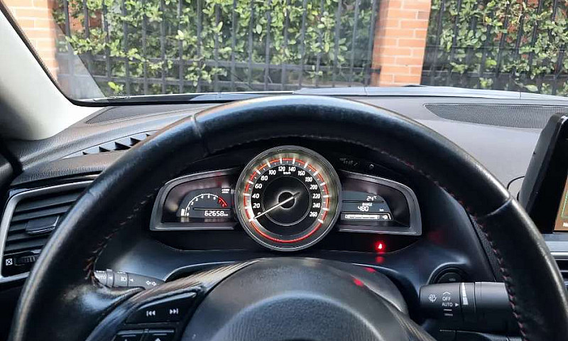 Vendo Mazda 3 Tourin...