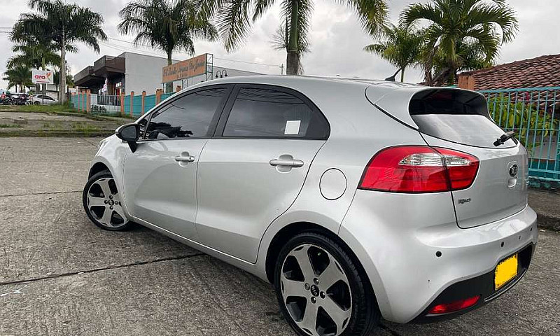 Kia Río Spice 1.25 U...