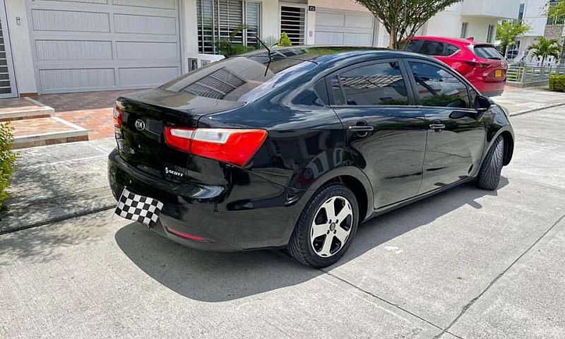 Vendo Kia Rio 2014, ...