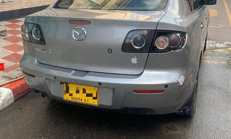 Se Vende Carro Mazda...