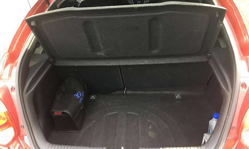Hyundai Veloster Pre...