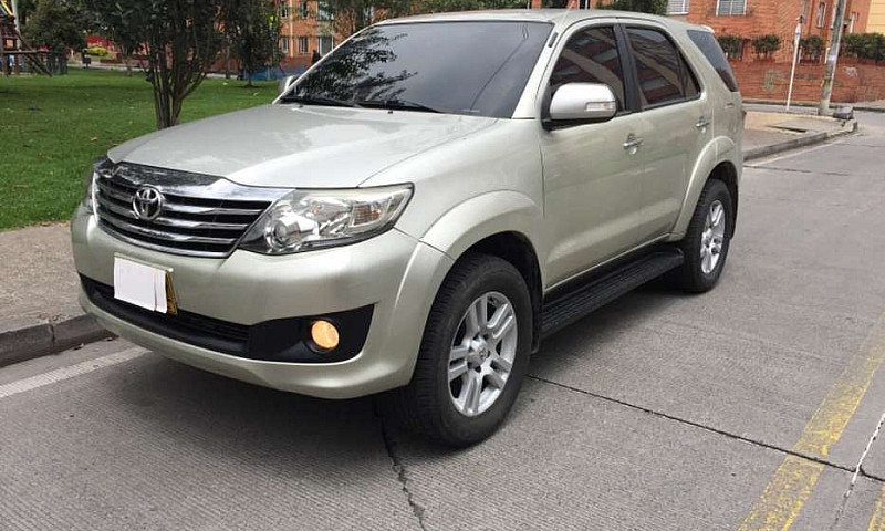 Toyota Fortuner 2012...