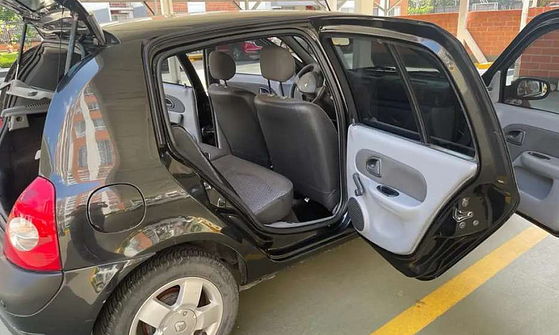 Renault Clio 2010...