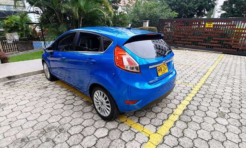 Ford Fiesta Titanium...