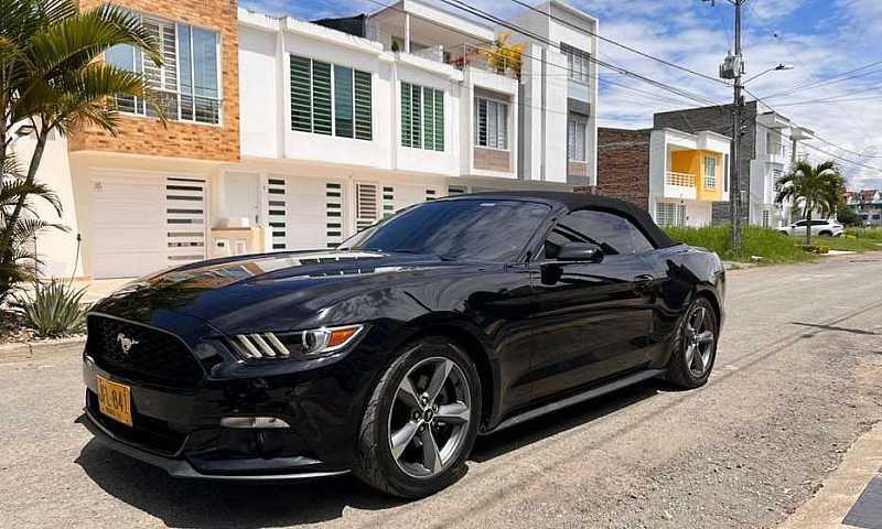 Vendo Ford Mustang I...