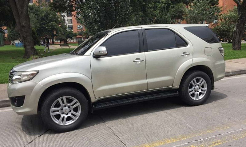 Toyota Fortuner 2012...