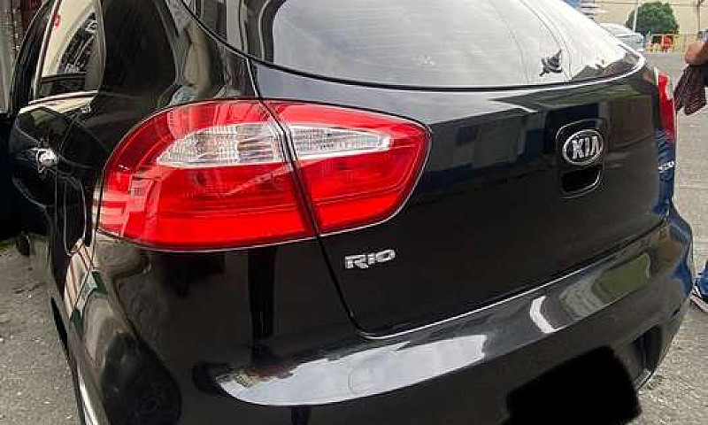 Vendo Kia Rio Ubex F...