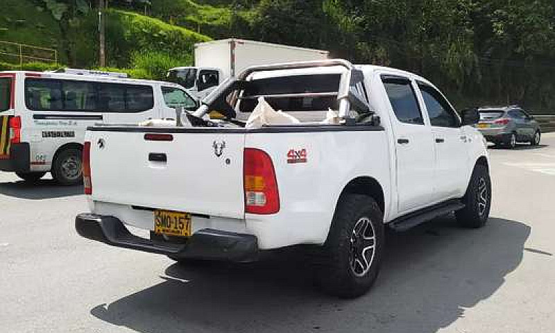 Vendo Hilux Diesel 2...