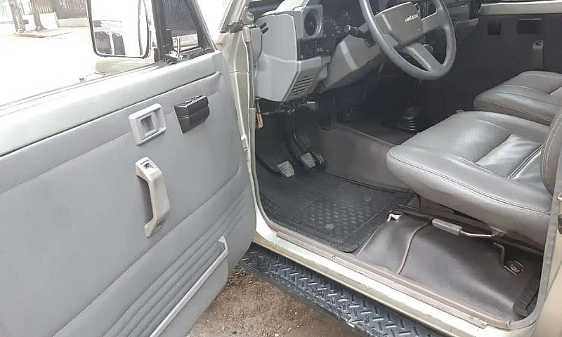 Toyota Macho Land Cr...
