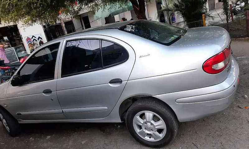 Se Vende Un Renault ...