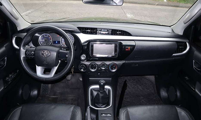 Toyota Hilux Mt Td 4...