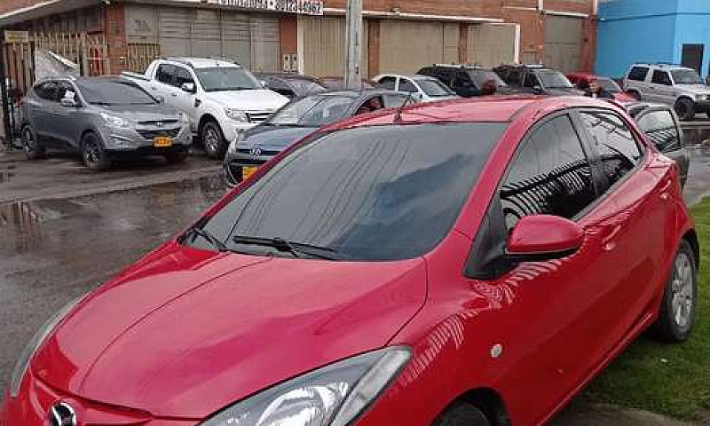 Vendo Mazda2 Hatcbac...