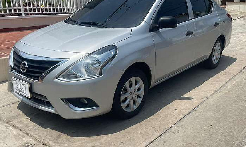 Nissan Versa 2022 Au...