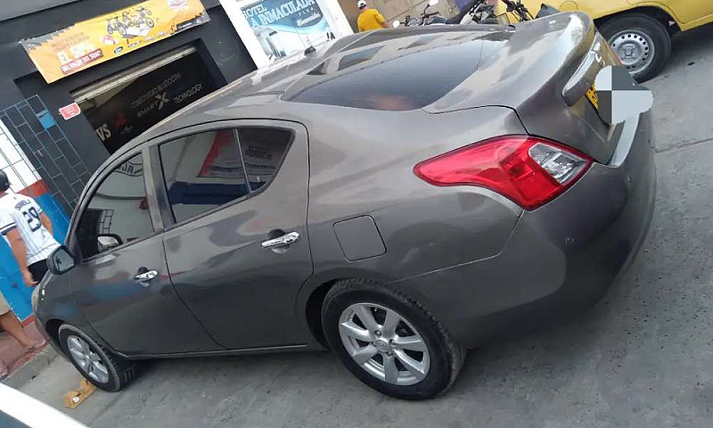 Hermoso Nissan Versa...