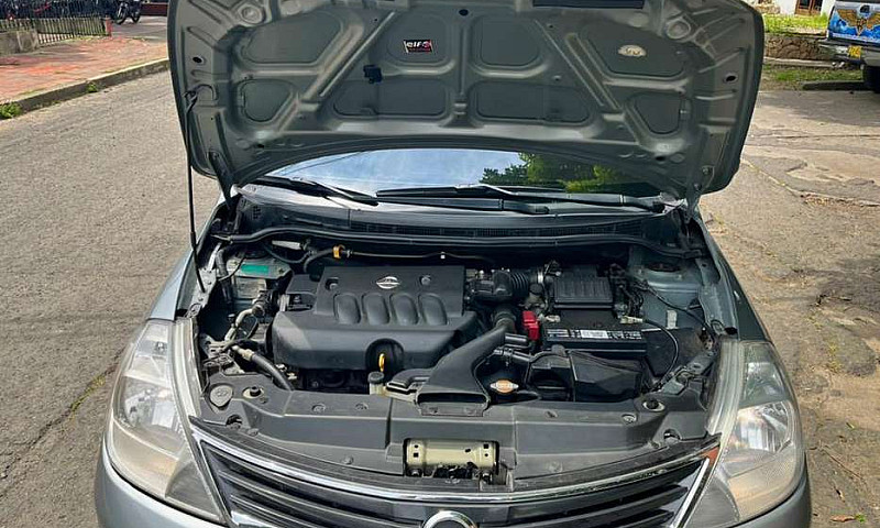 Nissan Tiida Premium...