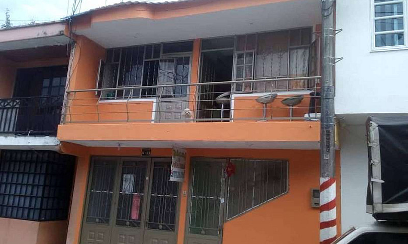 Casa De 2 Pisos Inde...