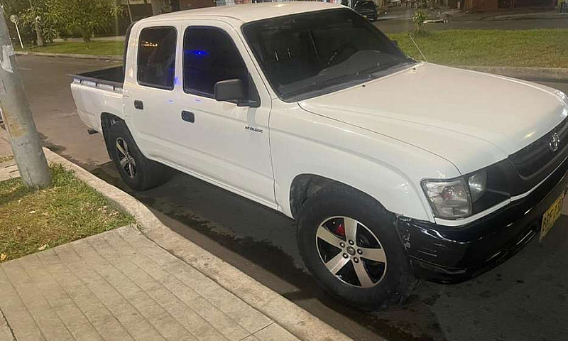 Vendo Toyota Hilux, ...