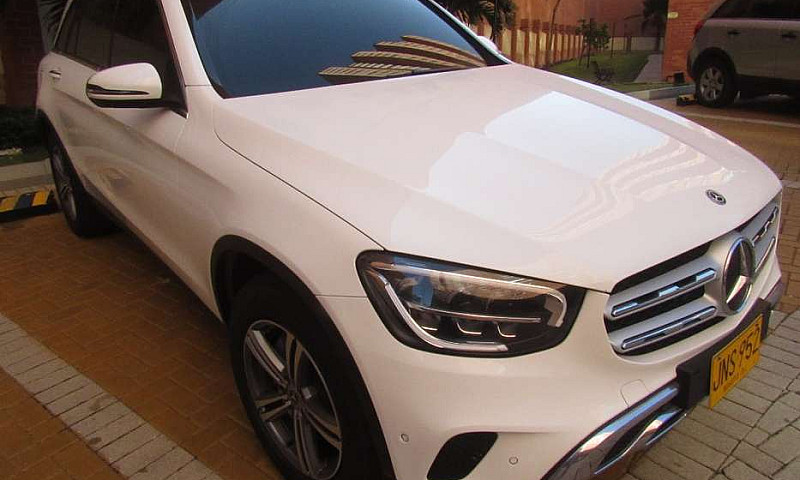 Mercedes Benz Glc300...