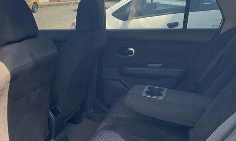 Nissan Tiida Sedán A...