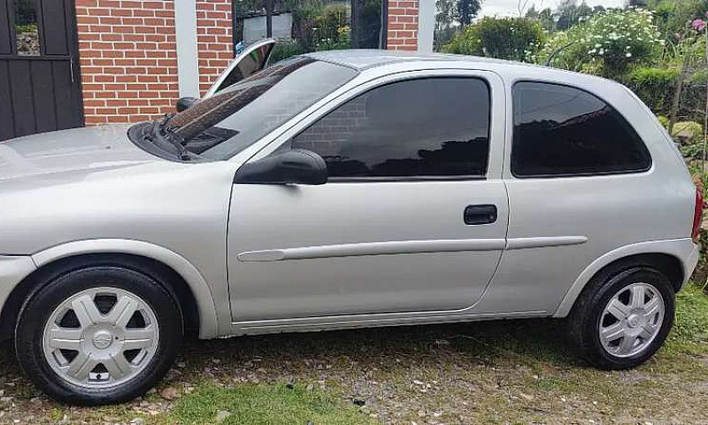 Se Vende Corsa 2006 ...