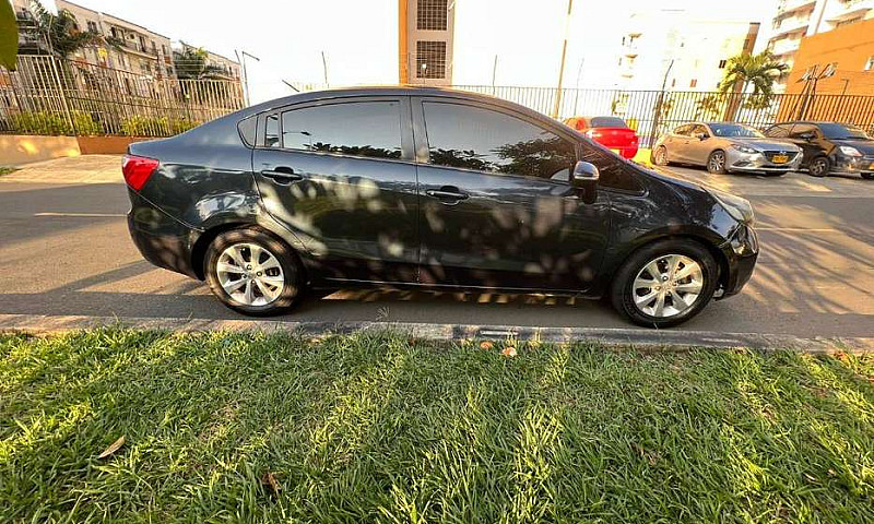 Kia Rio Ub Ex 2013...