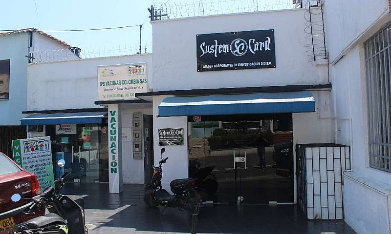 Casa Con 3 Locales C...