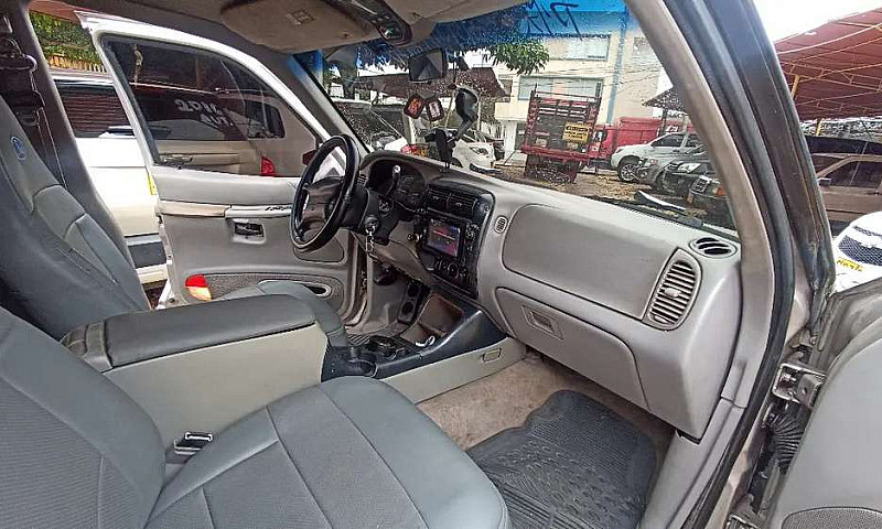 Ford Explorer Full E...