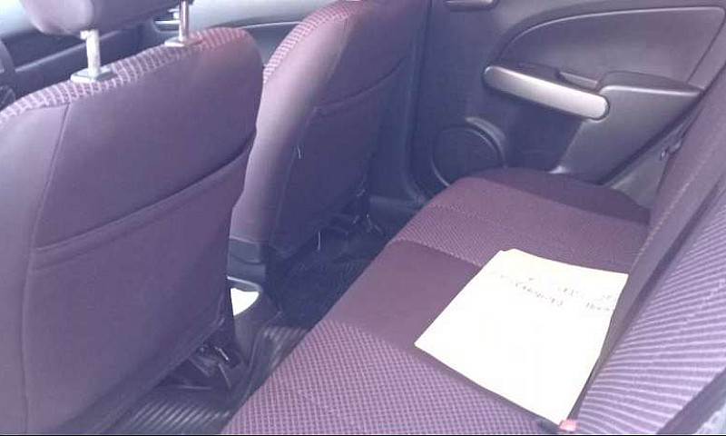 Mazda 2 Sedan, Model...