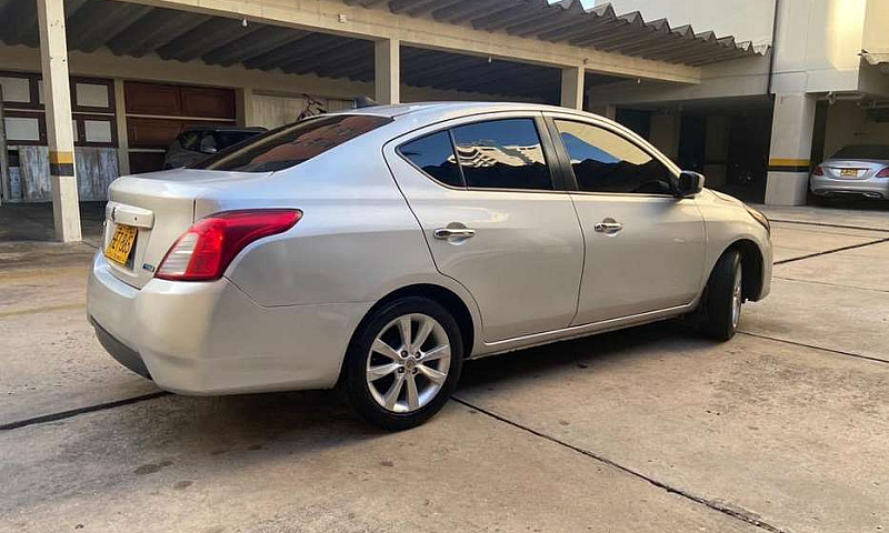 Nissan Versa 1.6 At ...