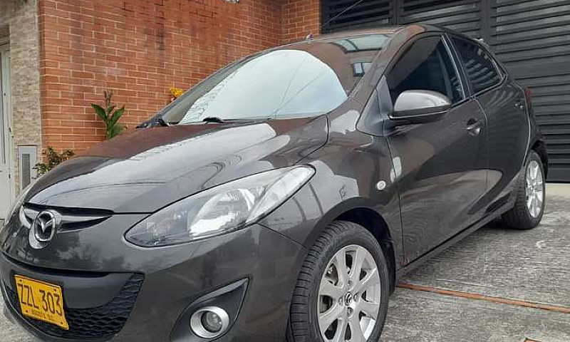 Mazda 2, Excelente E...