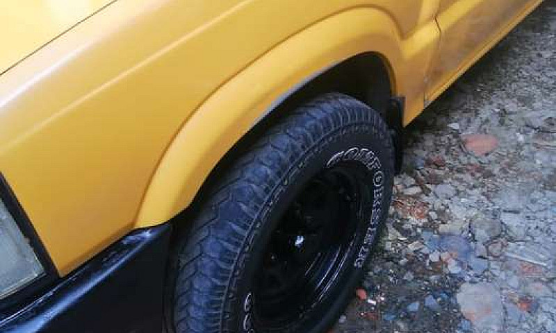 Se Vende Mazda B2000...
