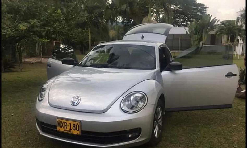 Volkswagen New Beetl...
