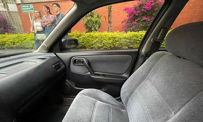 Vendo Nissan Primera...