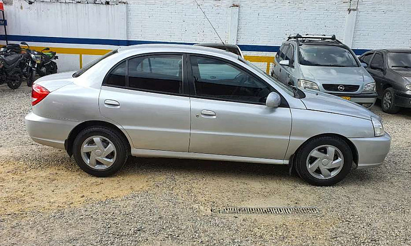 Kia Rio Stylus 2009...