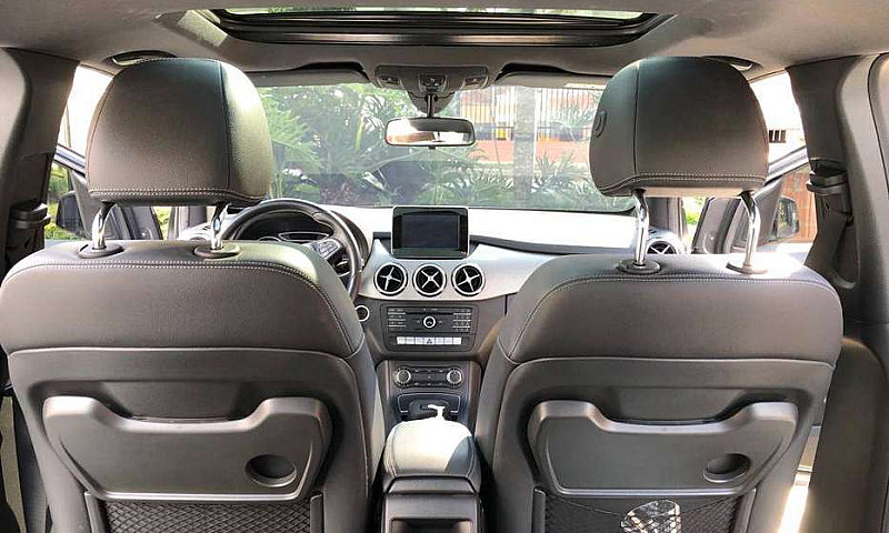 Hermoso Mercedes Ben...