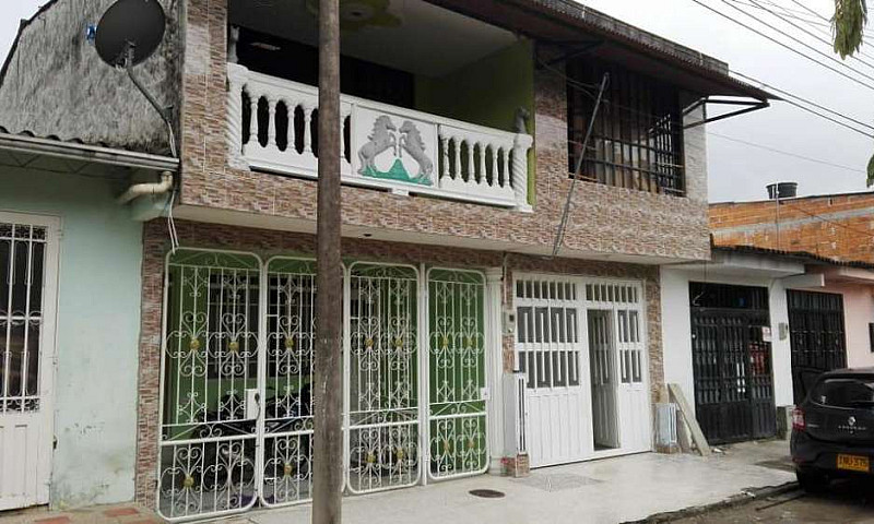 Vendo Casa Dos Pisos...